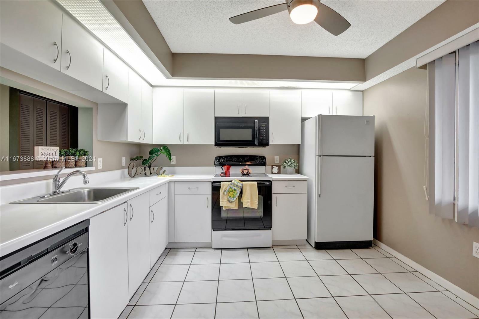 Property Photo:  1601 SW 128th Ter 407A  FL 33027 