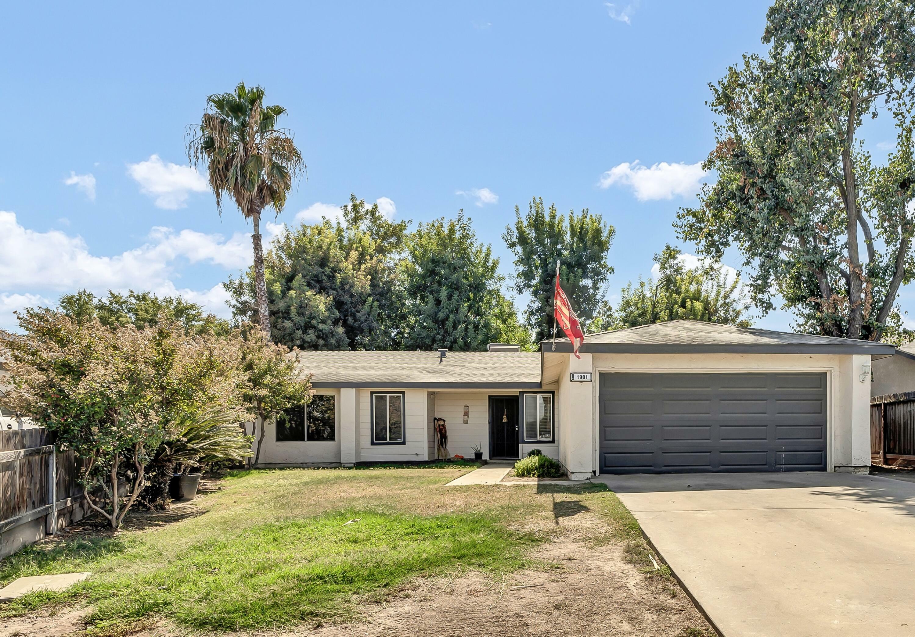 1901 W Oriole Avenue  Visalia CA 93291 photo