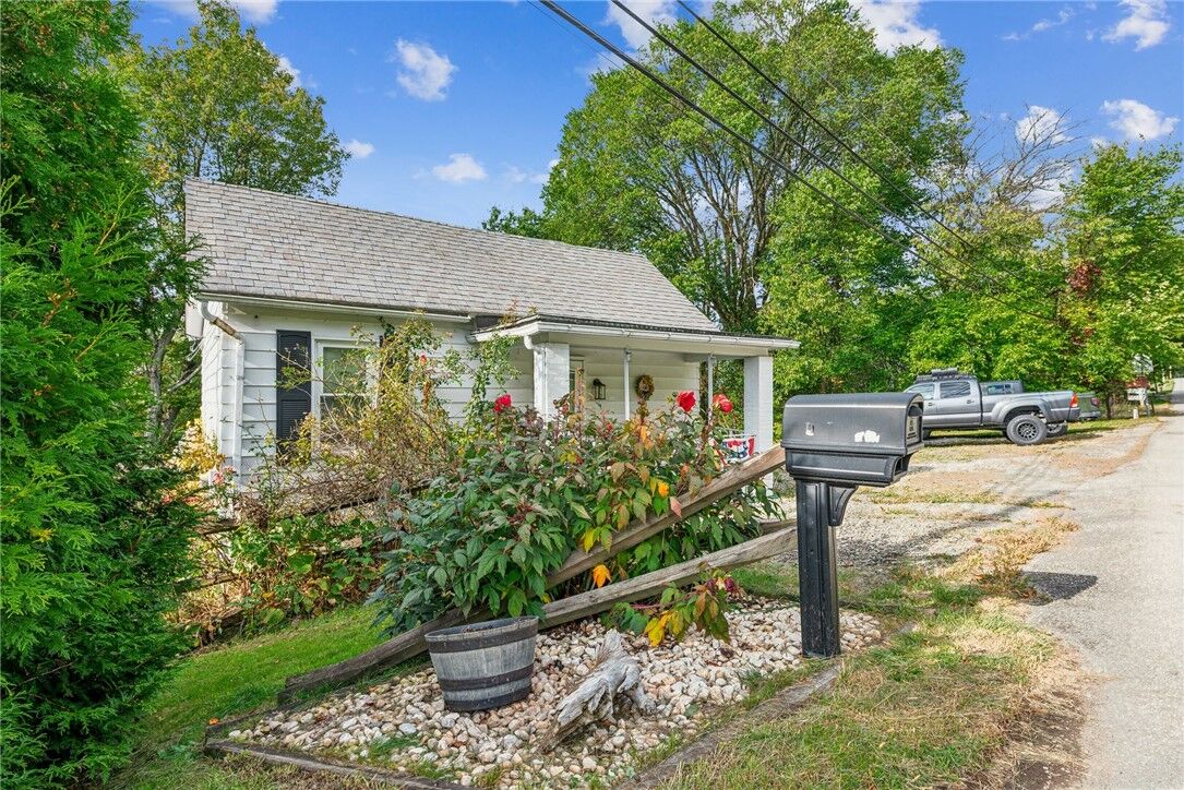 Property Photo:  941 East First Ave Ext.  PA 15627 