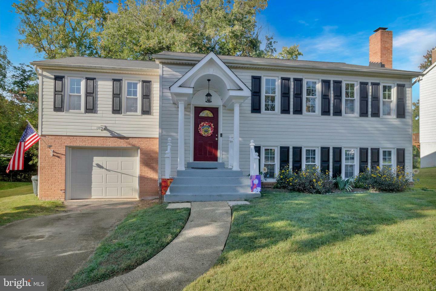 Property Photo:  7406 Beverly Manor Drive  VA 22003 