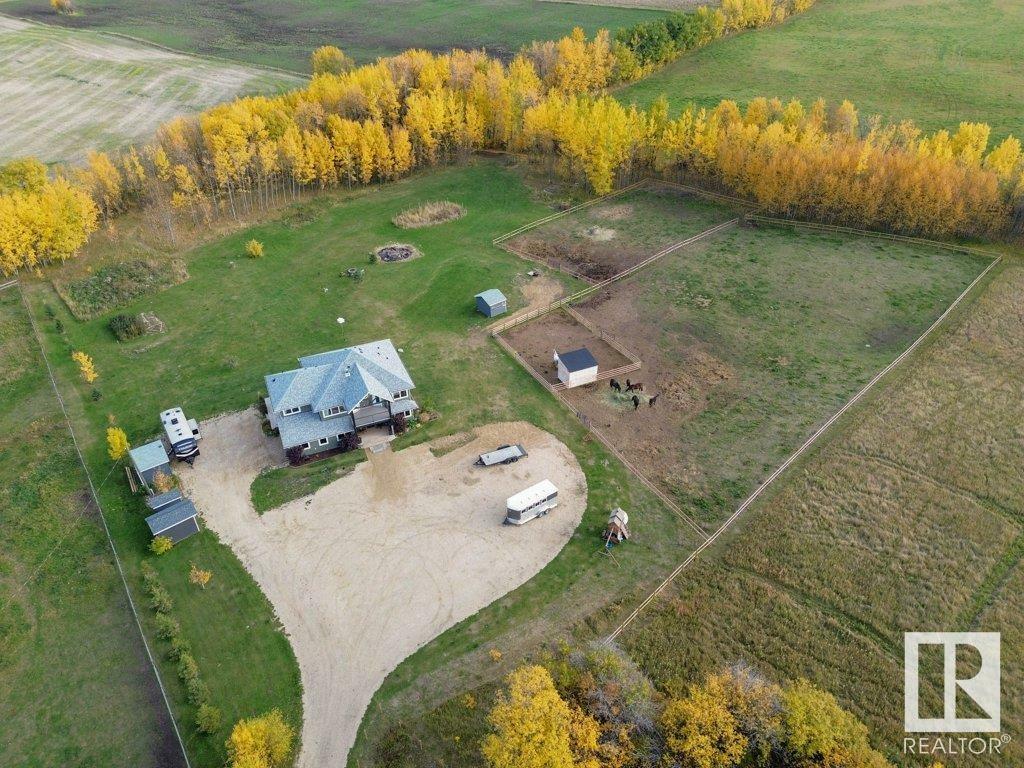 Property Photo:  19A 53509 Hwy 43  AB T0E 1V0 