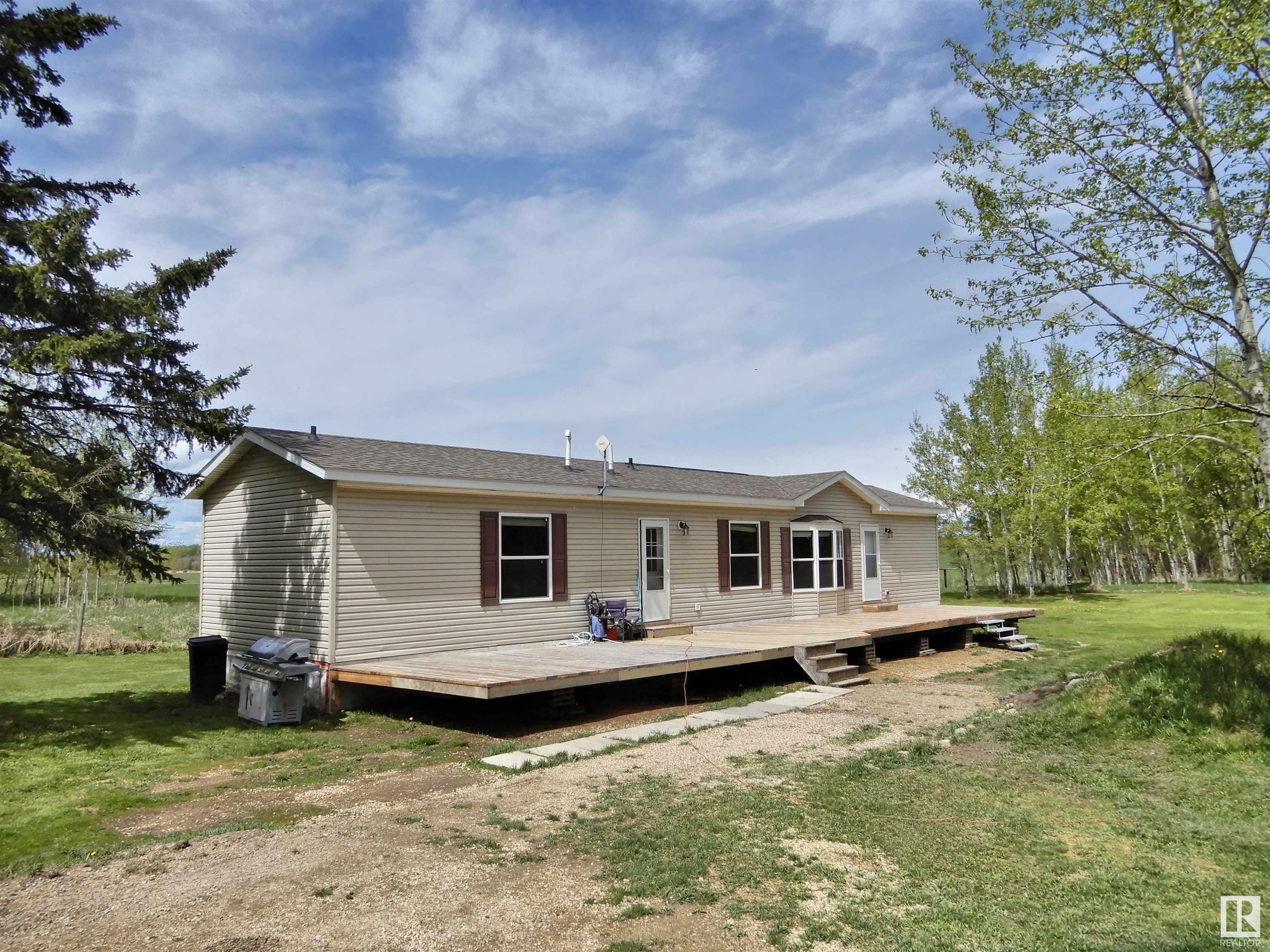 Property Photo:  58518 Rge Rd 60  AB T7N 1N3 