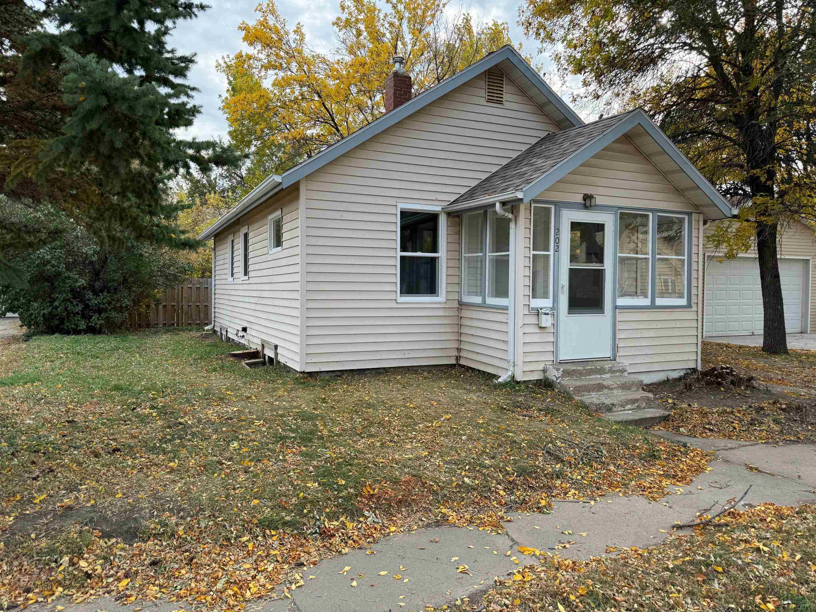 Property Photo:  202 6th Ave NE  ND 58703 