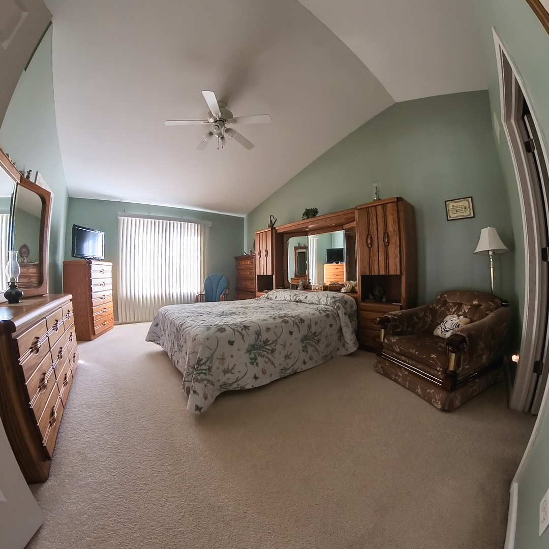 Property Photo:  7 Hayward Court  IL 60156 