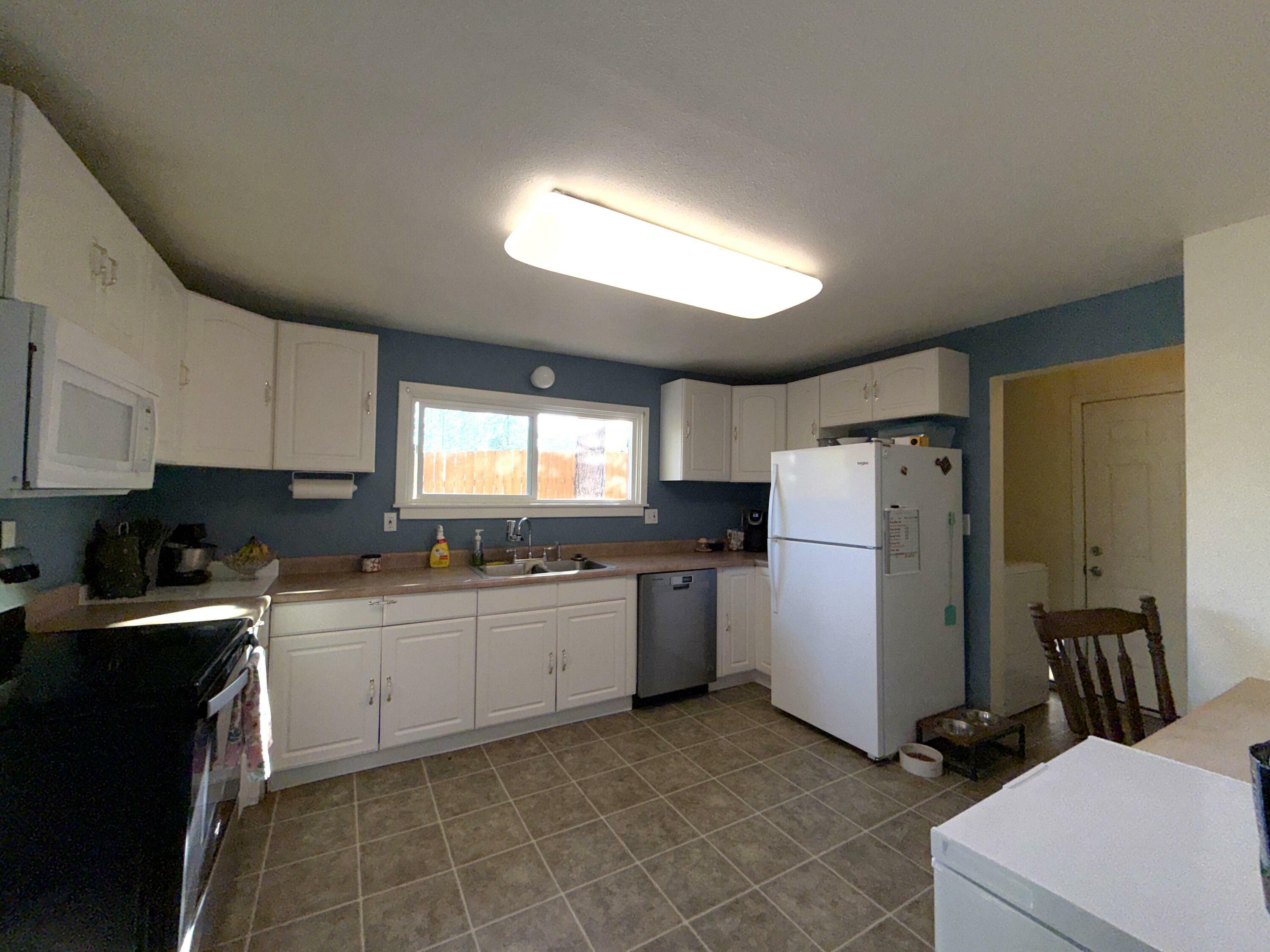 Property Photo:  1087 S Portland St  WA 99166 