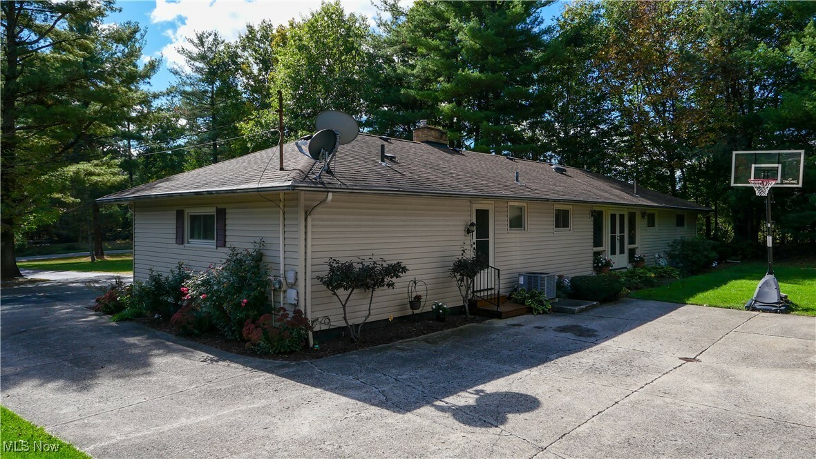 Property Photo:  3035 Hamilton Road  OH 44256 