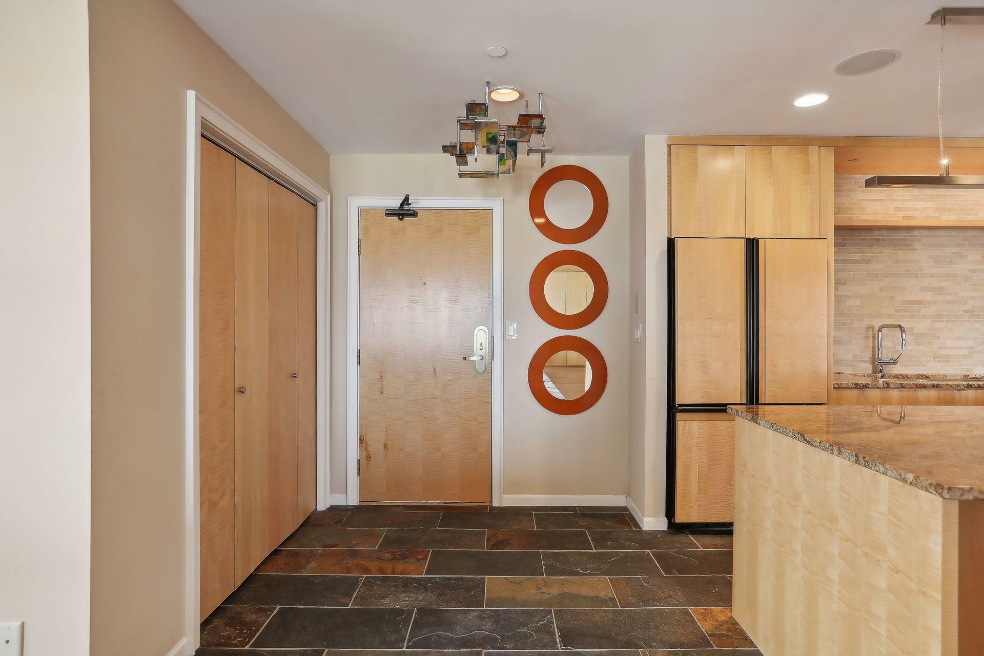 Property Photo:  1235 Yale Place 1706  MN 55403 