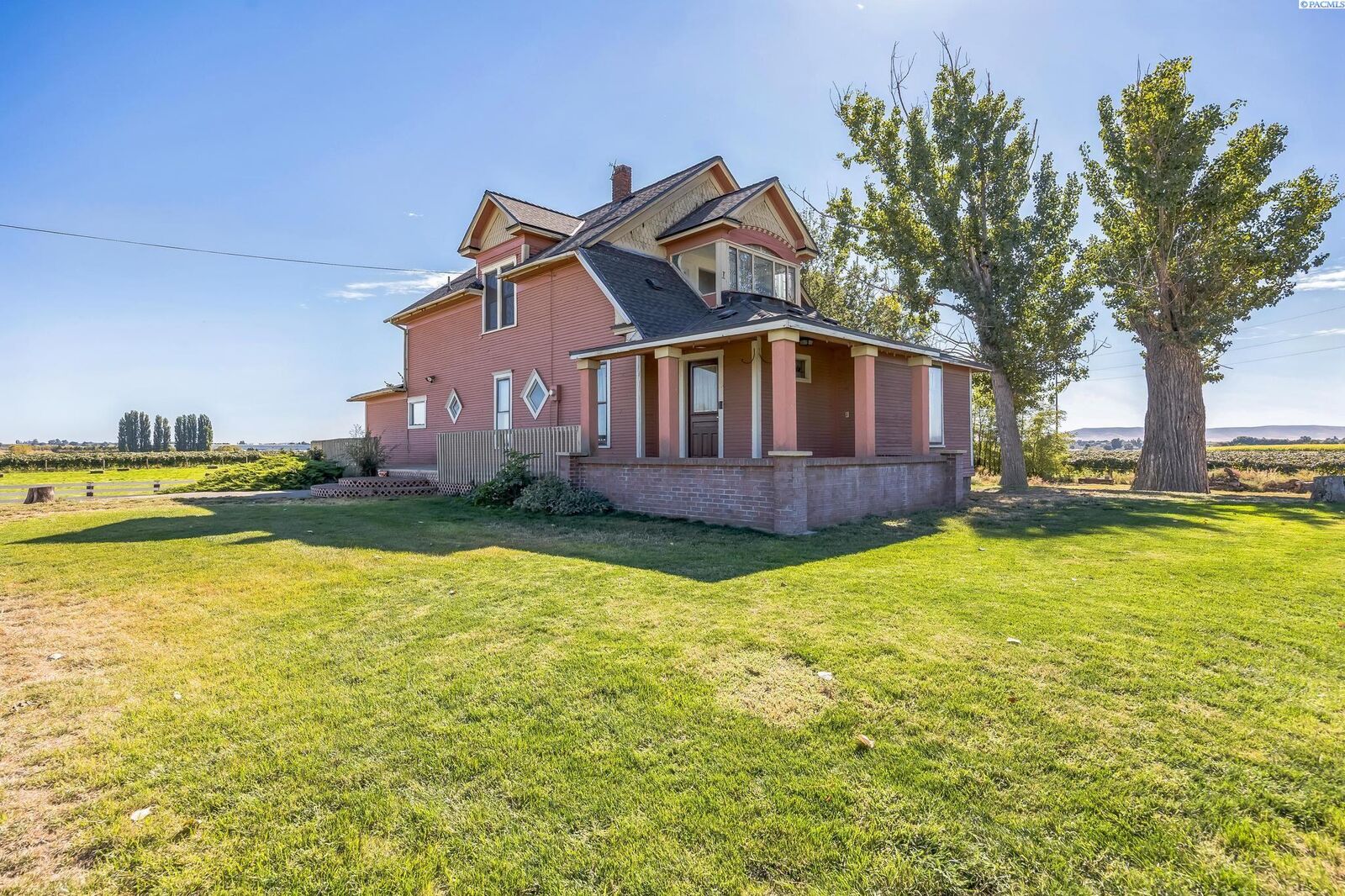 Property Photo:  61 N Puterbaugh Road  WA 98930 