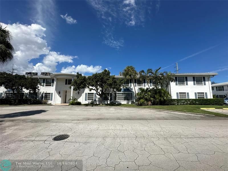 Property Photo:  2221 NE 68th St 927  FL 33308 