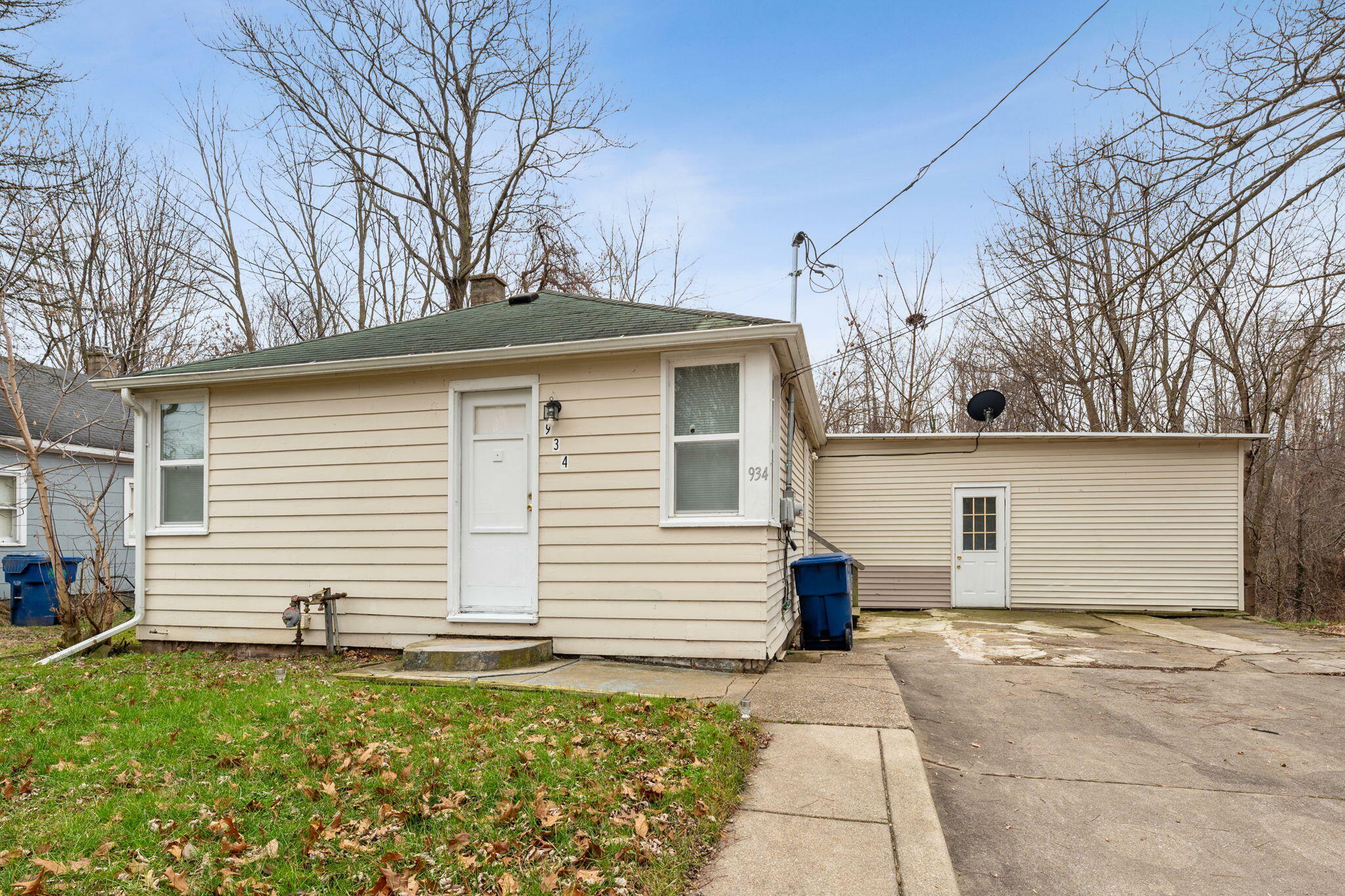 Property Photo:  934 Edgecumbe Avenue  MI 49022 