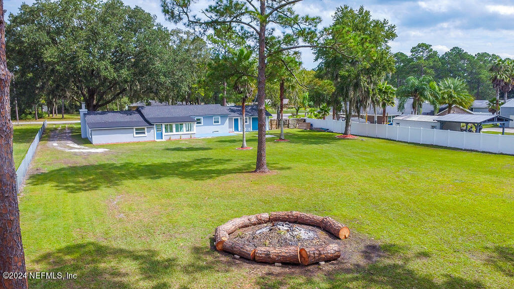 Property Photo: 13002 Lanier Road FL 32226