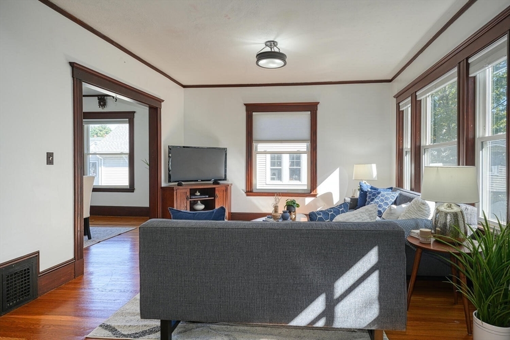 Property Photo:  52 Hawthorne St 2  MA 02478 