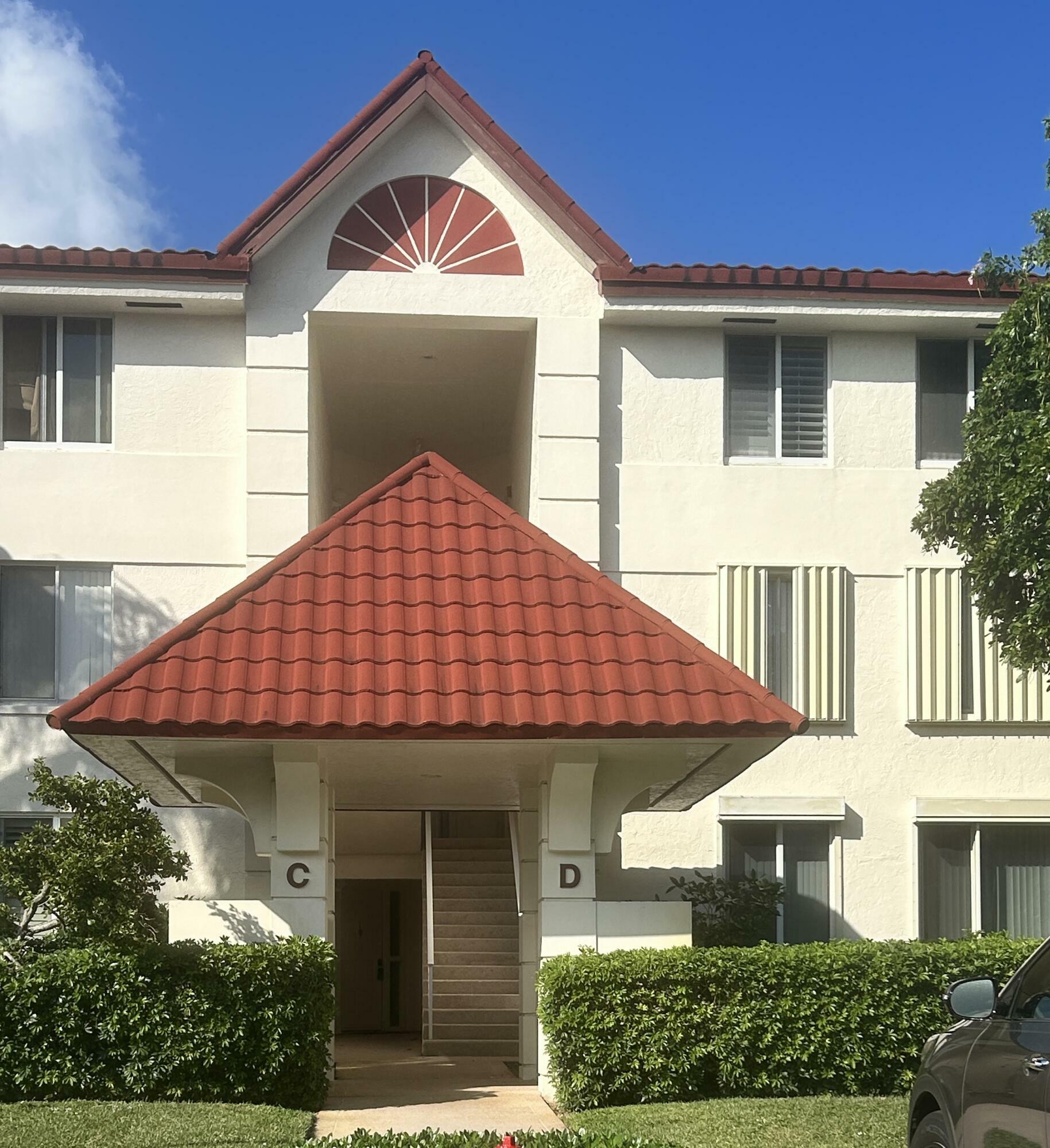 Property Photo:  110 Half Moon Circle Apt D2  FL 33462 