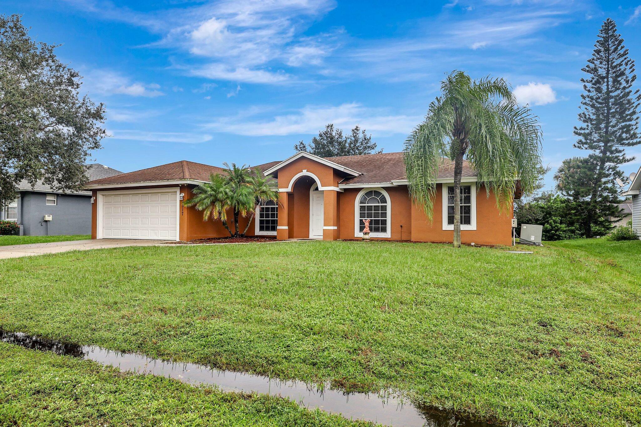 Property Photo:  2317 SE Watercrest Street  FL 34984 