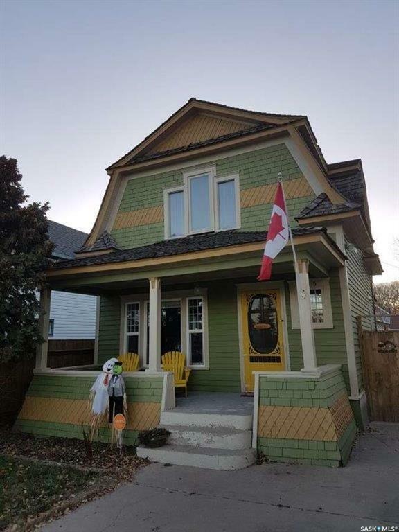 Property Photo:  635 I Avenue S  SK S7M 1Y7 