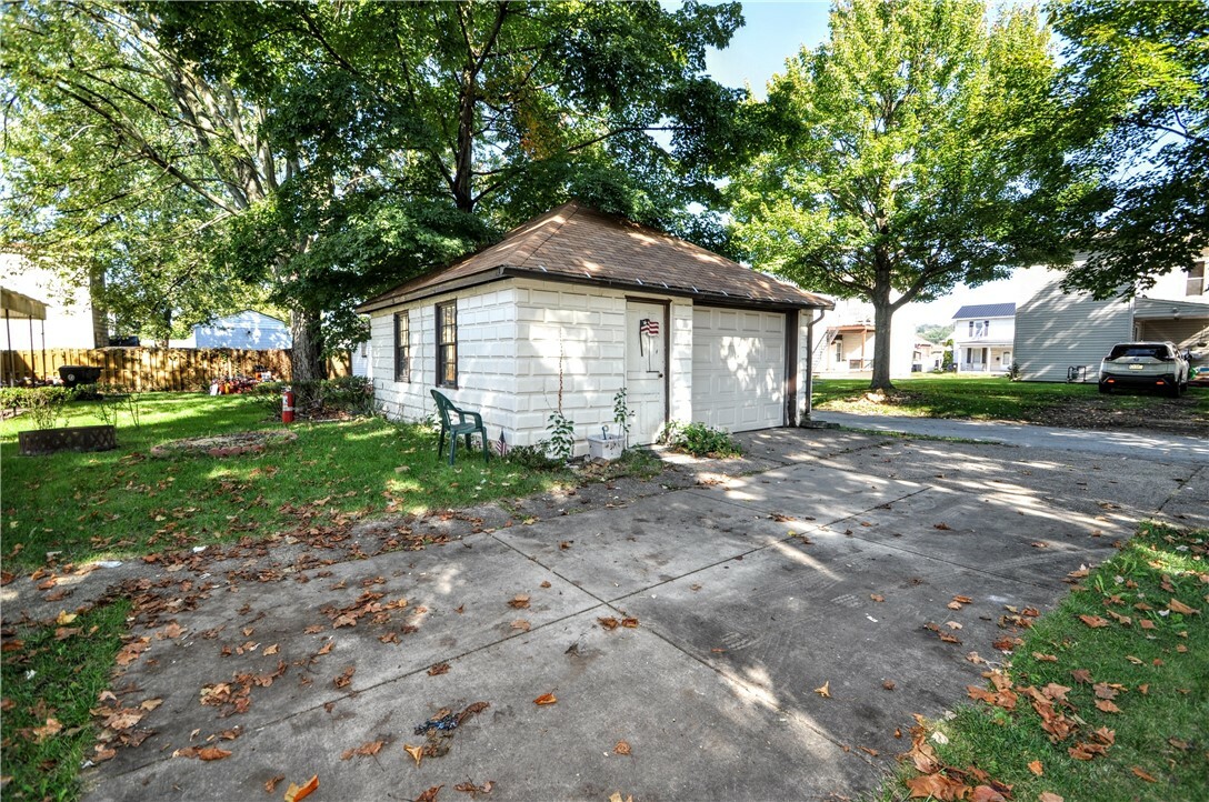 Property Photo:  1215 Virginia Ave  PA 15061 