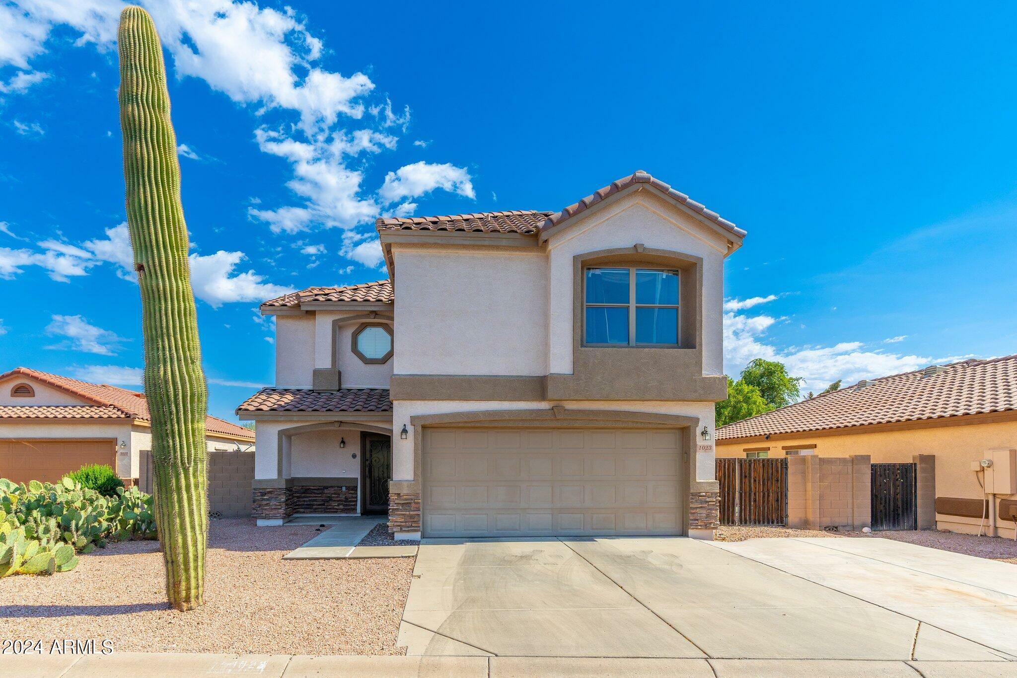 Property Photo:  1023 S Clancy Circle  AZ 85208 