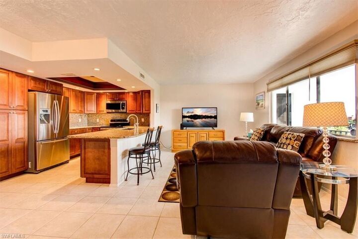 Property Photo:  4906 Victoria Dr 413  FL 33904 
