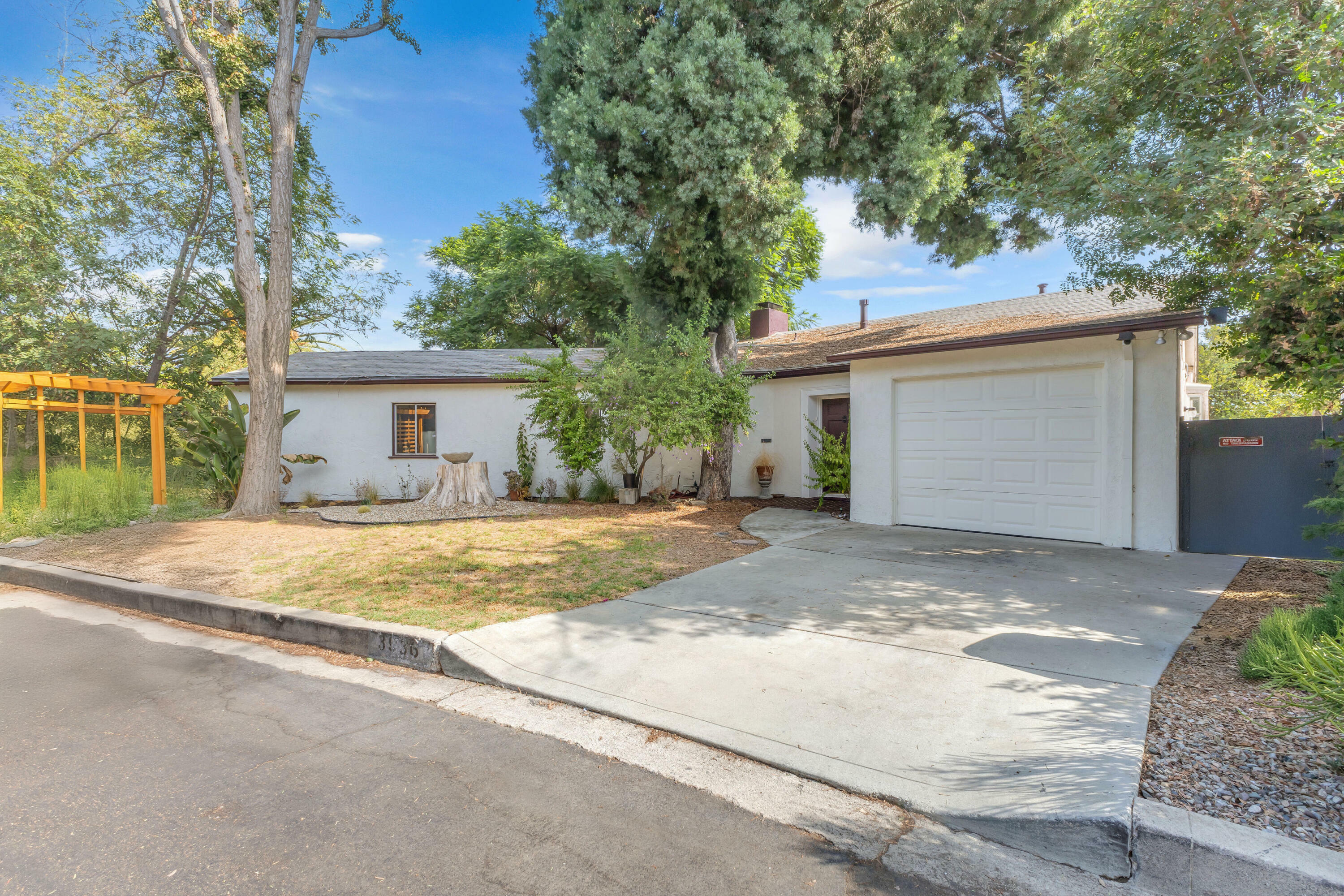 Property Photo:  3936 Roderick Road  CA 90065 