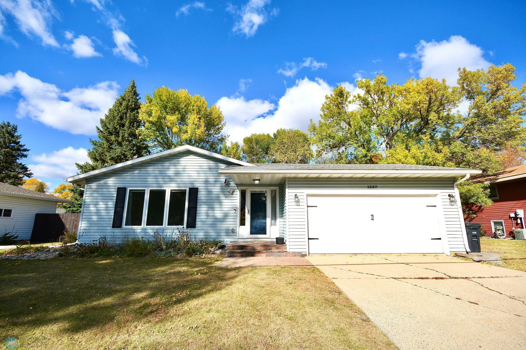 Property Photo:  1537 25th Avenue S  ND 58103 