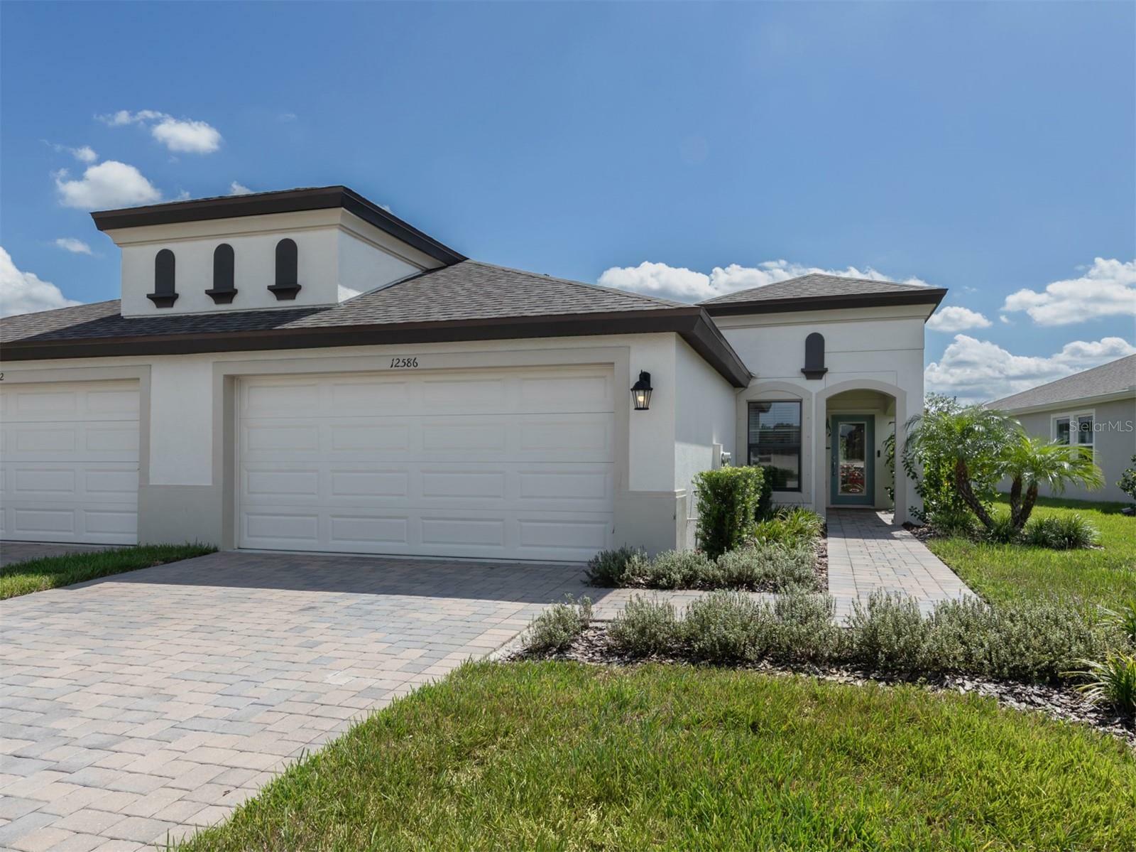 Property Photo:  12586 Oak Hill Way  FL 34219 