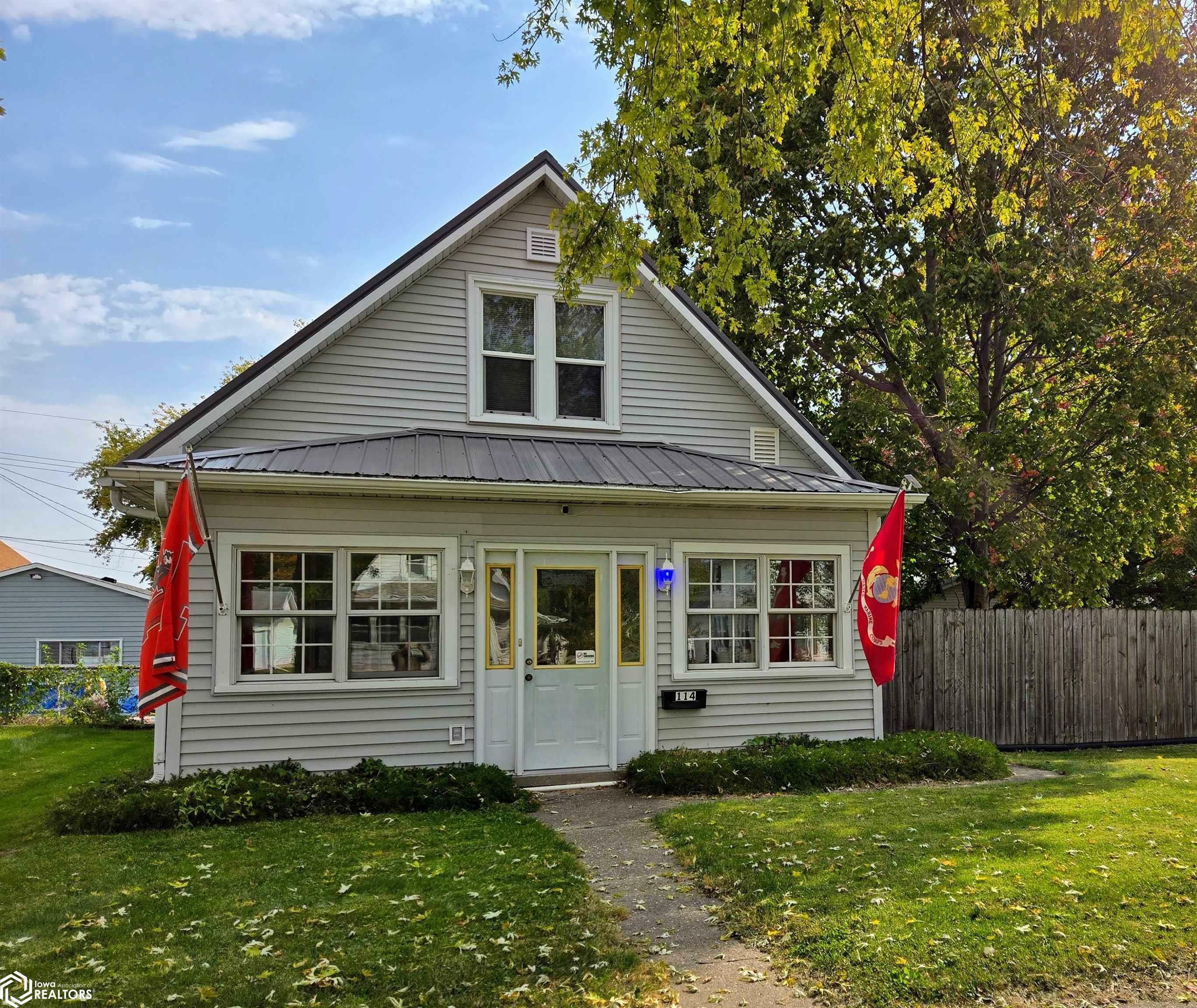 Property Photo:  114 Summer Street  IA 52655 