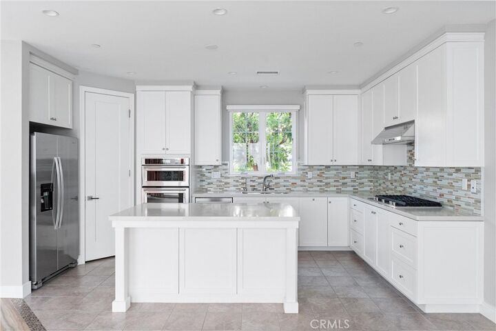 Property Photo:  174 Villa Ridge  CA 92602 