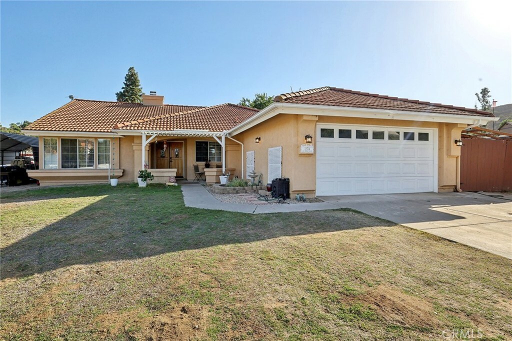 Property Photo:  12714 Los Coches Court  CA 92040 