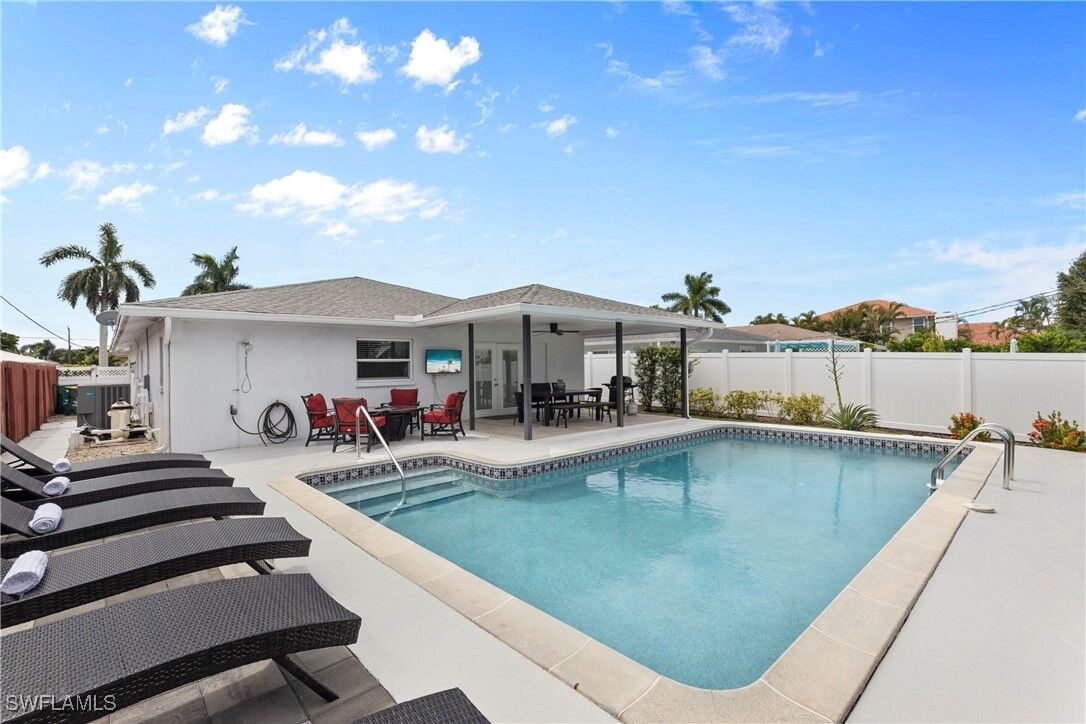 Property Photo: 683 94th Avenue N FL 34108