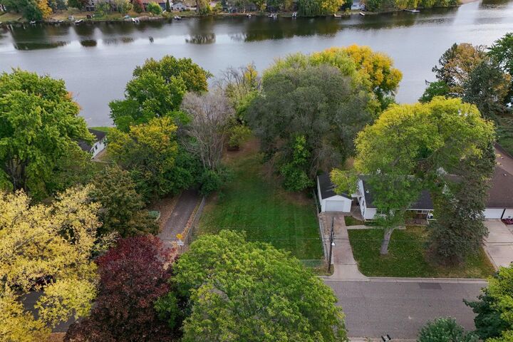 Property Photo:  509 Gentry Avenue N  MN 55128 