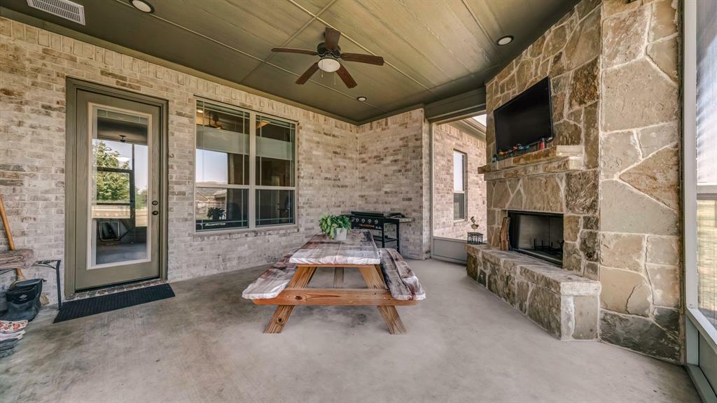 Property Photo:  220 Etta Lane  TX 76082 