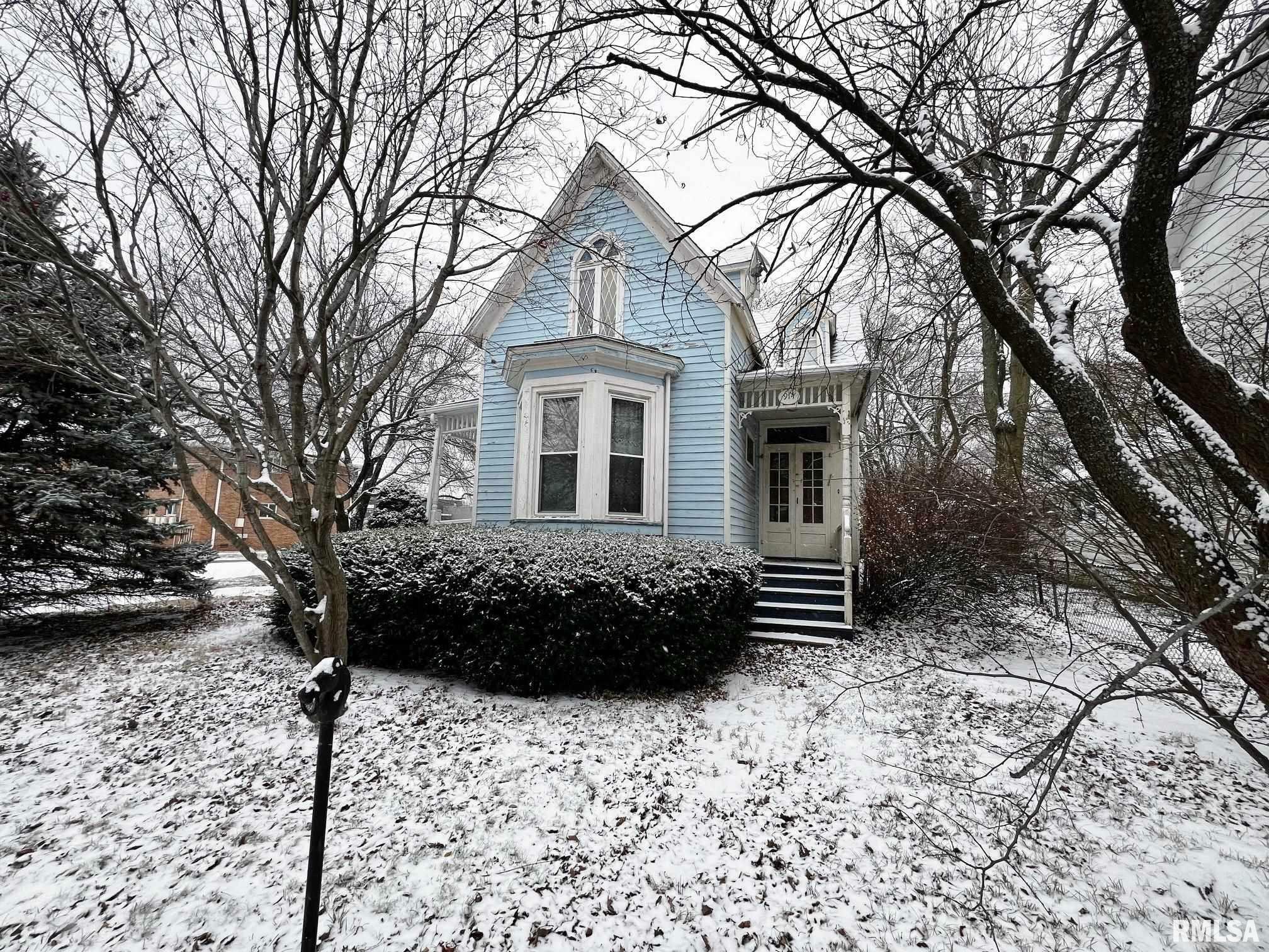 Property Photo:  914 N Douglas Street  IL 61606 