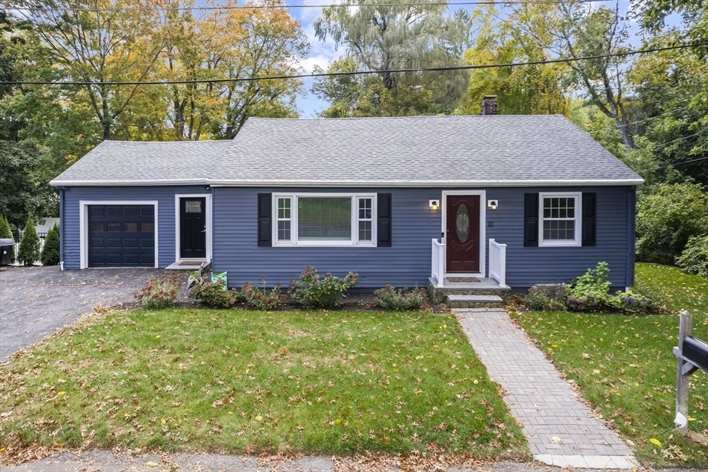 Property Photo:  10 Oak Knoll Ave  MA 01824 