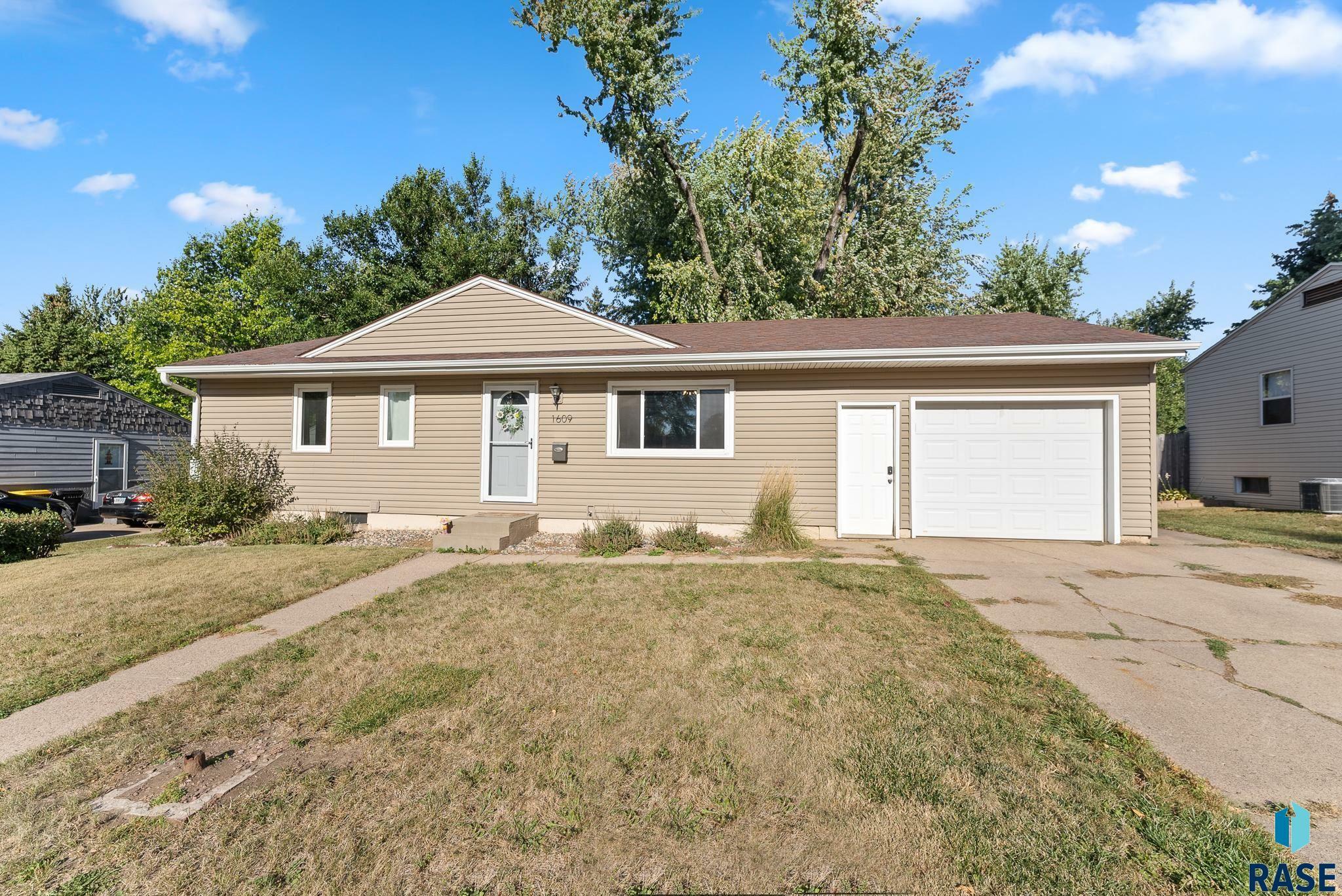 Property Photo:  1609 S Comet Rd  SD 57103 