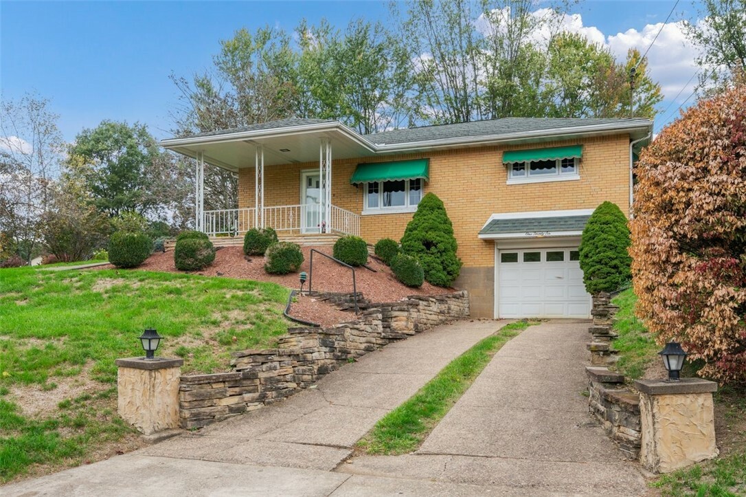 Property Photo:  126 Baker Drive  PA 15025 