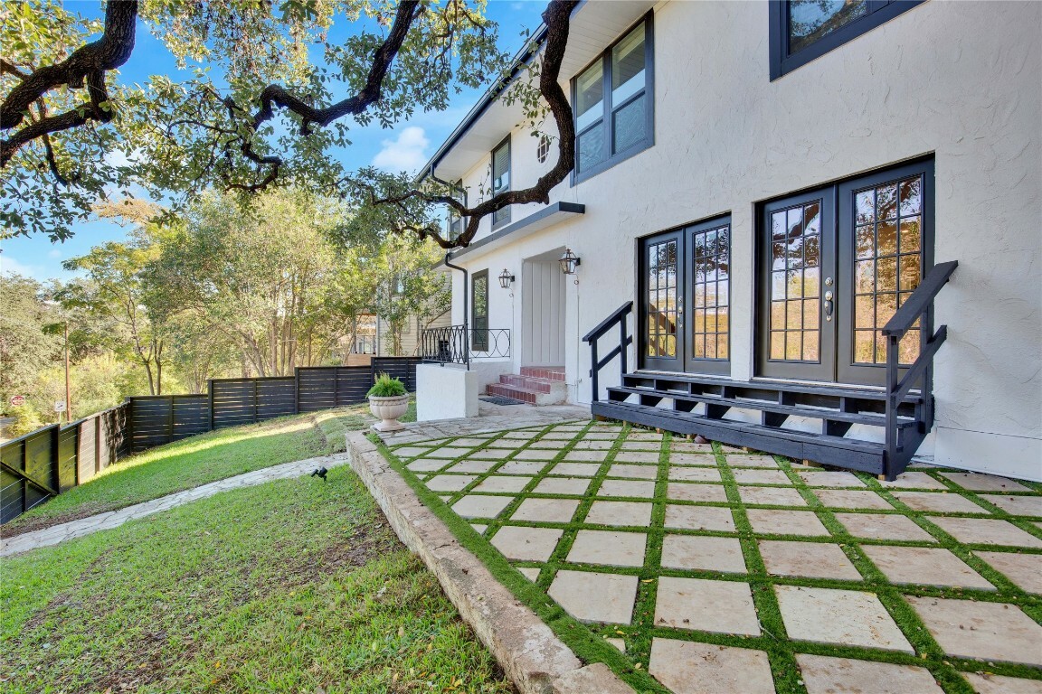 Property Photo:  1115 Enfield Road C  TX 78703 