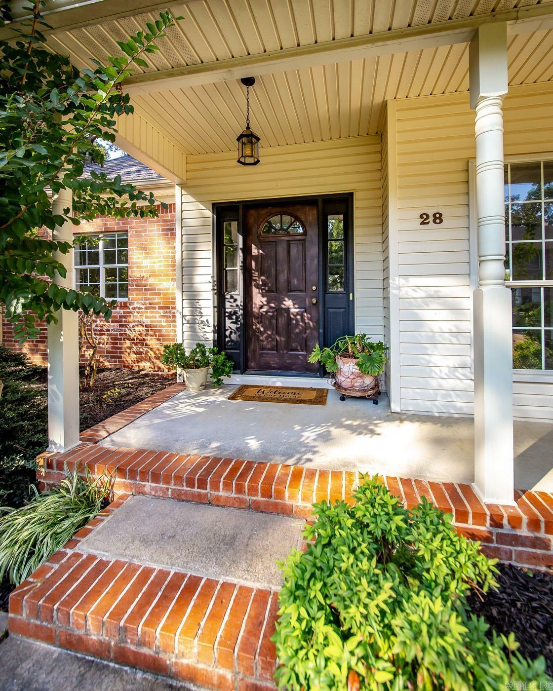 Property Photo:  28 Ledgelawn Drive  AR 72212 