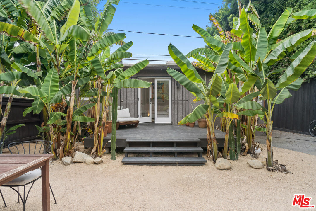 Property Photo:  564 Broadway St  CA 90291 