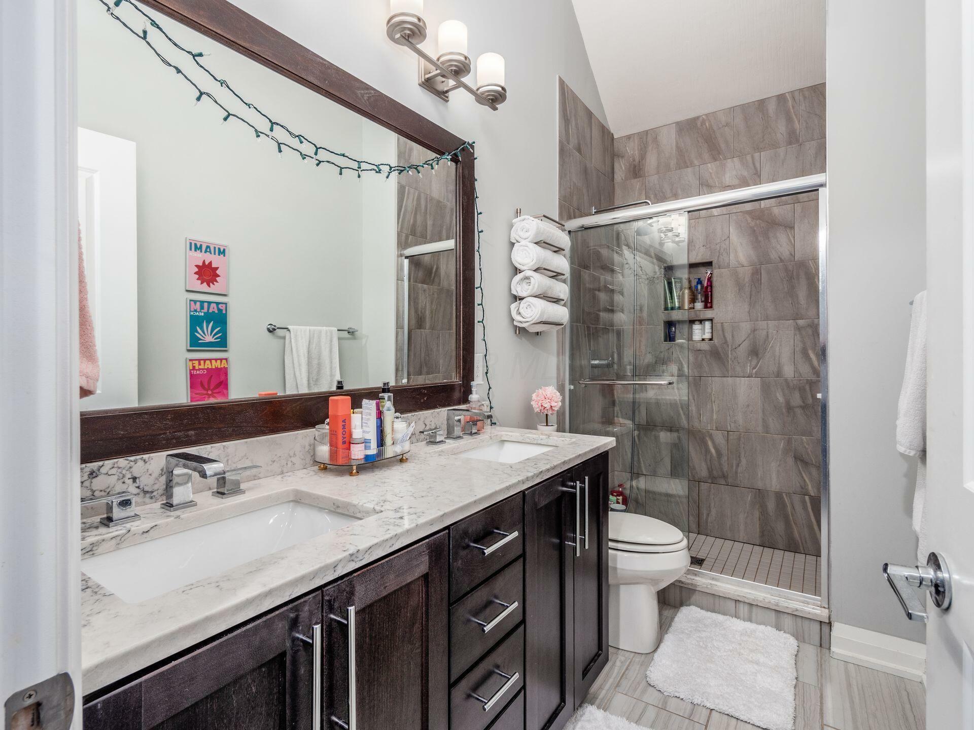 Property Photo: 1002 Ewing Alley OH 43201