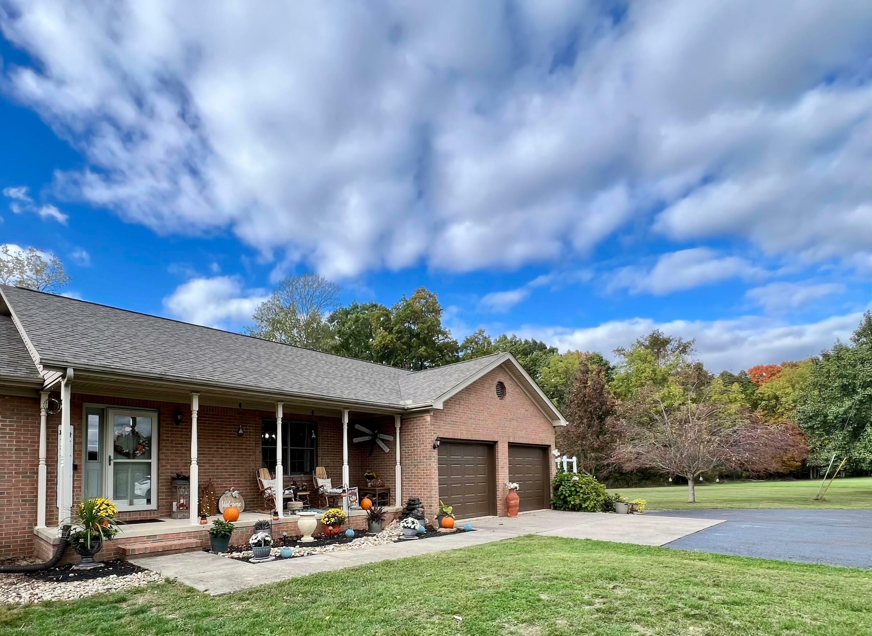 Property Photo:  671 Stump Hollow Road SE  OH 43130 