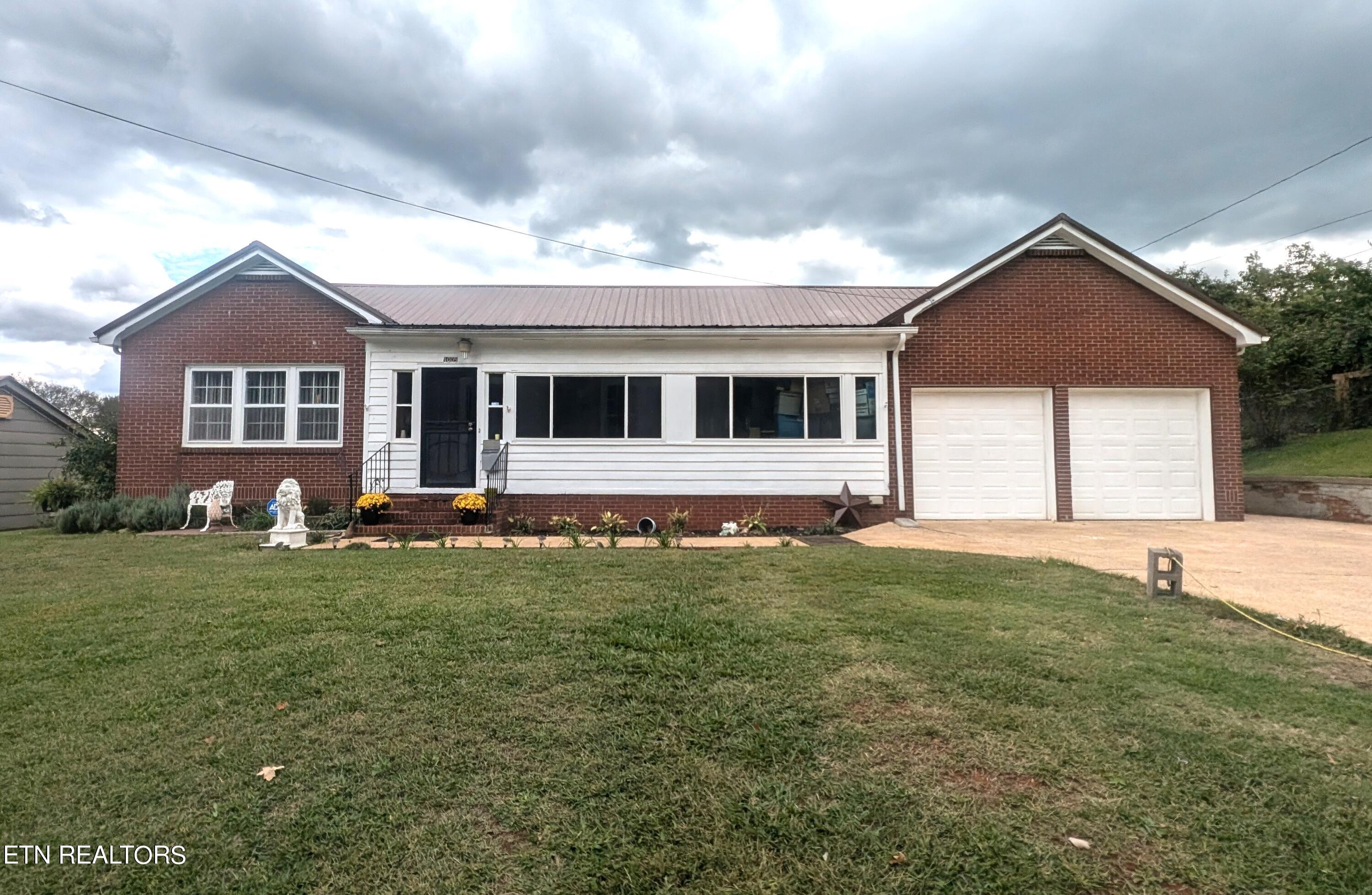 1005 Monroe St  Sweetwater TN 37874 photo