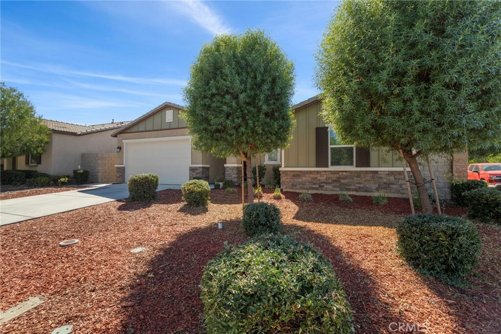 Property Photo:  26439 Redoak Street  CA 92584 