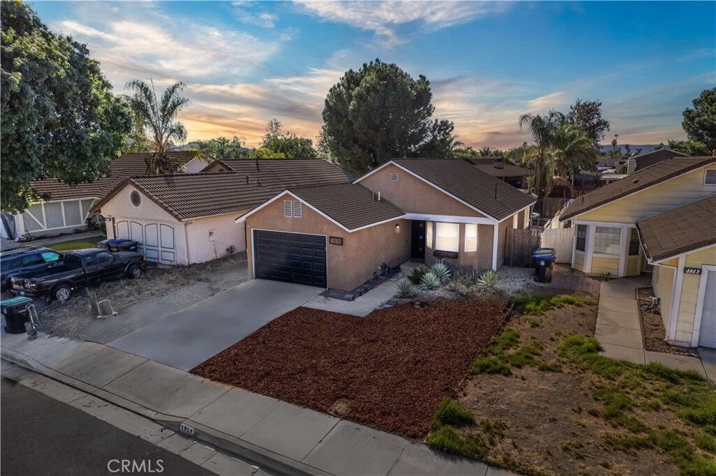 Property Photo:  1019 Ivy Street  CA 92545 