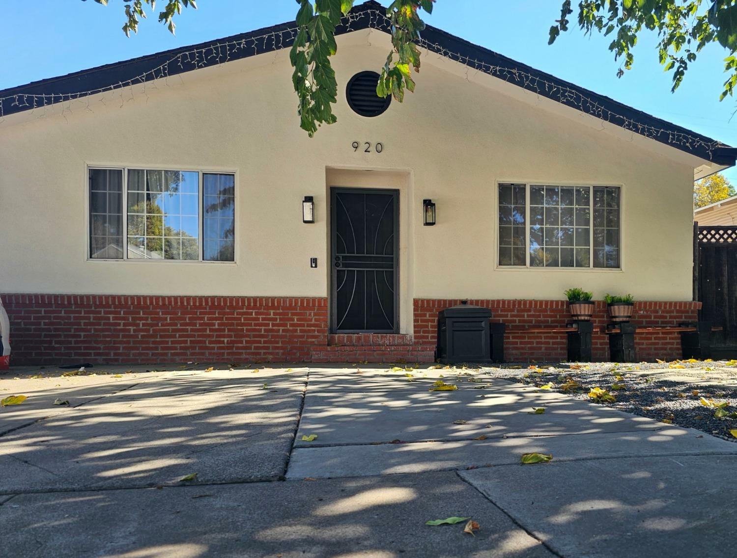 Property Photo:  920 Taft Avenue  CA 95376 