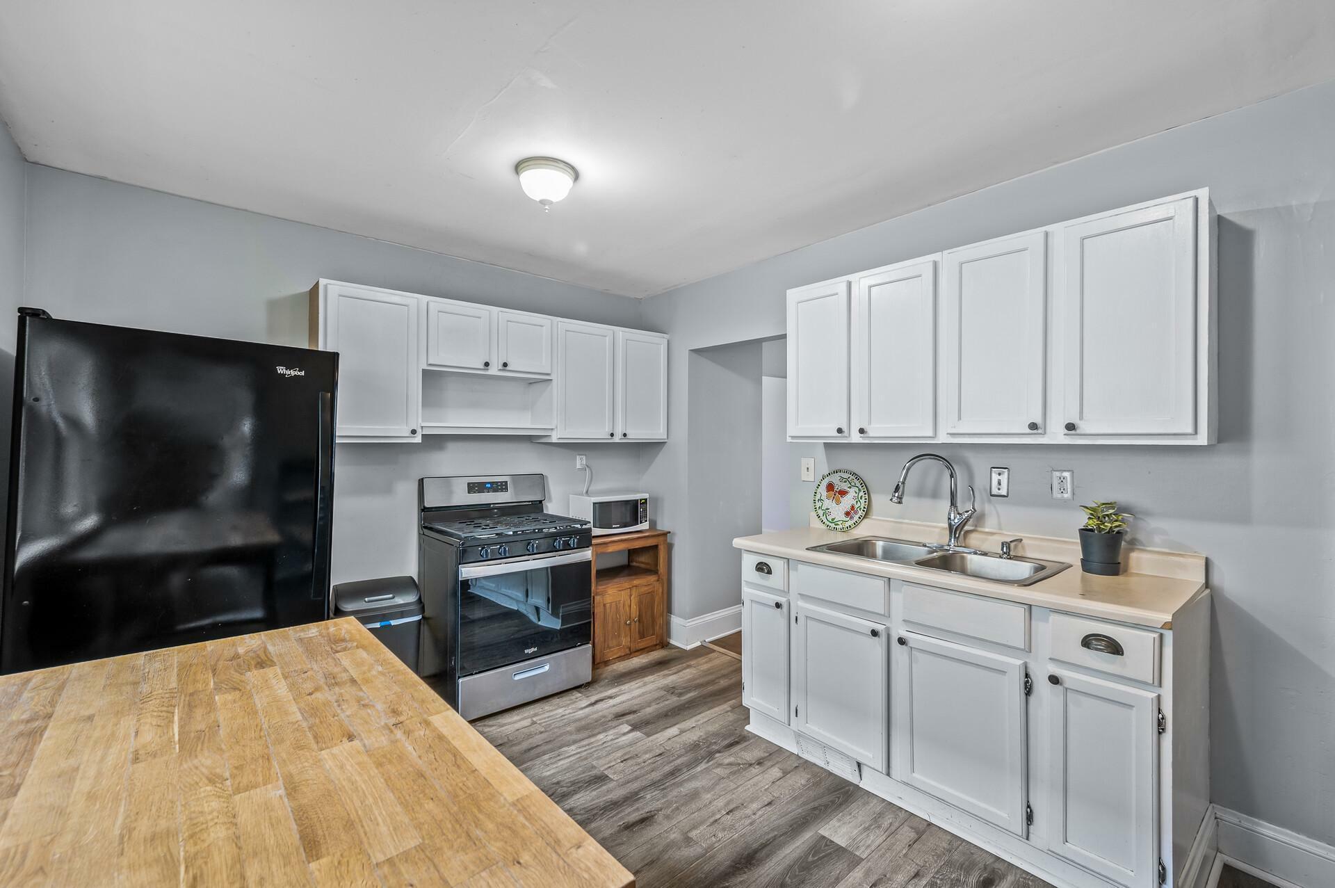 Property Photo:  984 Cook Avenue E  MN 55106 