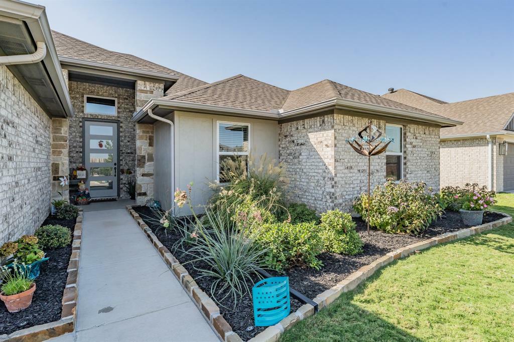 Property Photo:  412 Brinkley Drive  TX 76179 