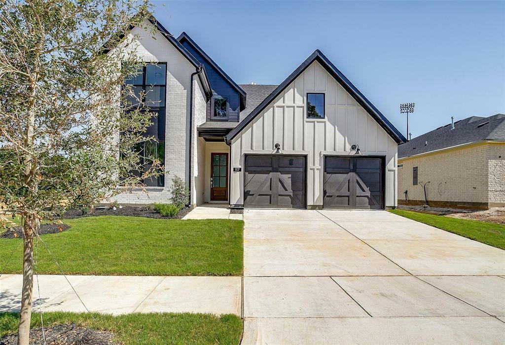 Property Photo: 117 Paxton Circle TX 76013