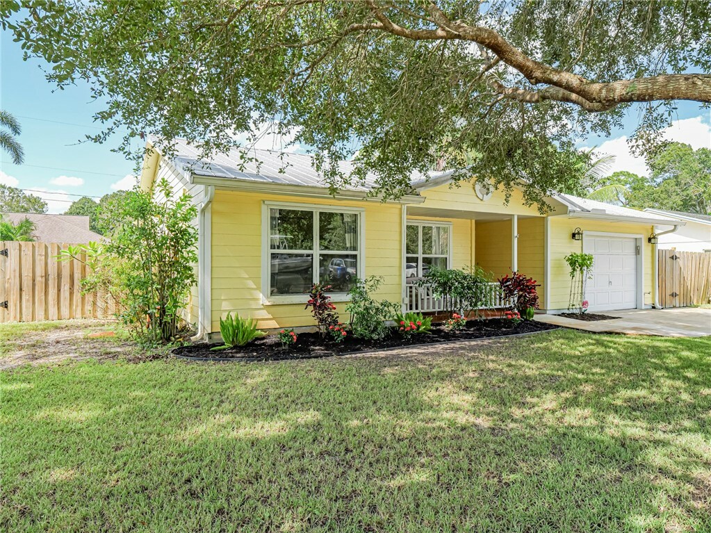 Property Photo:  545 35th Avenue  FL 32968 