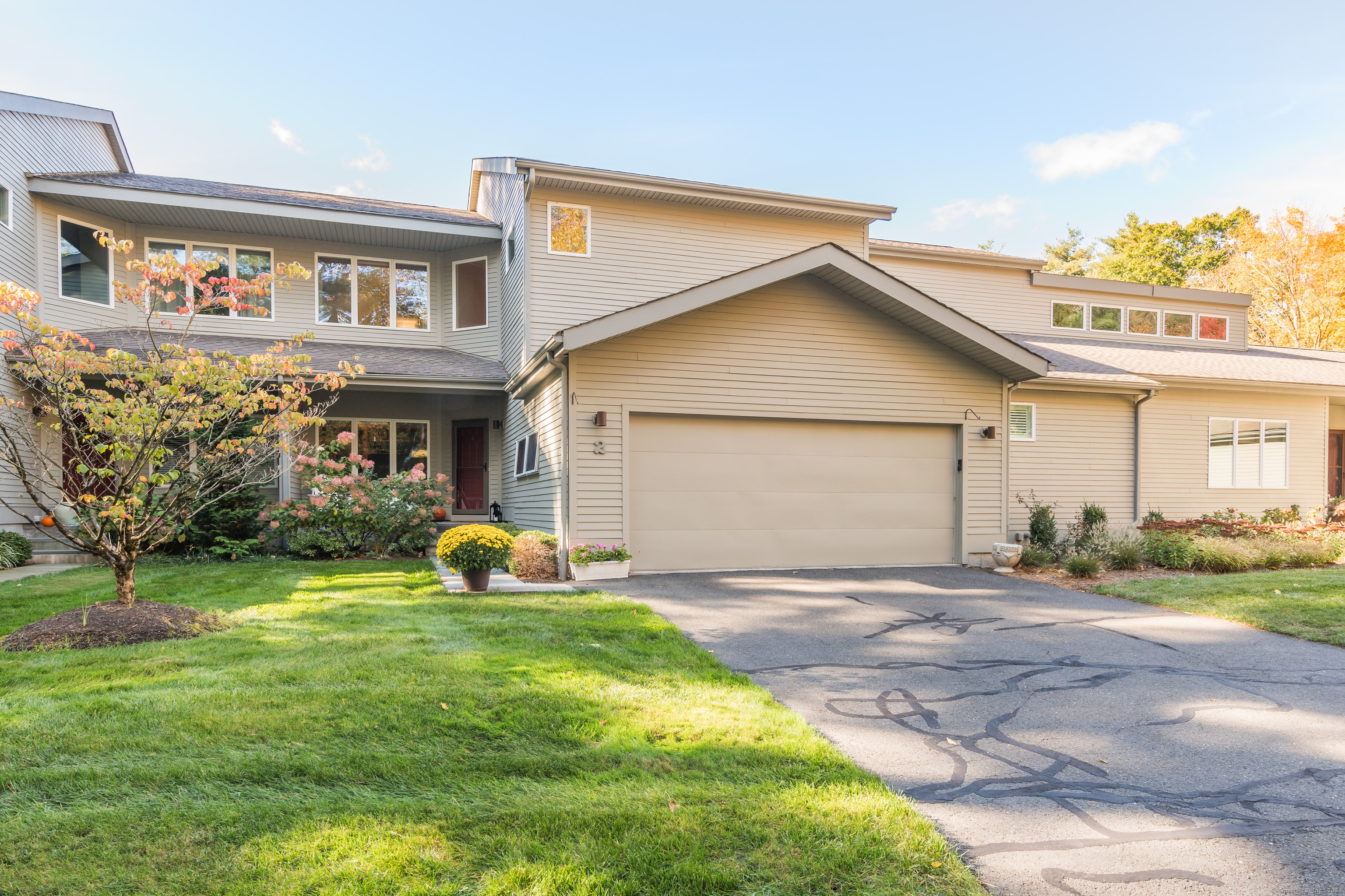 Property Photo: 2 Clearbrook 2 CT 06001