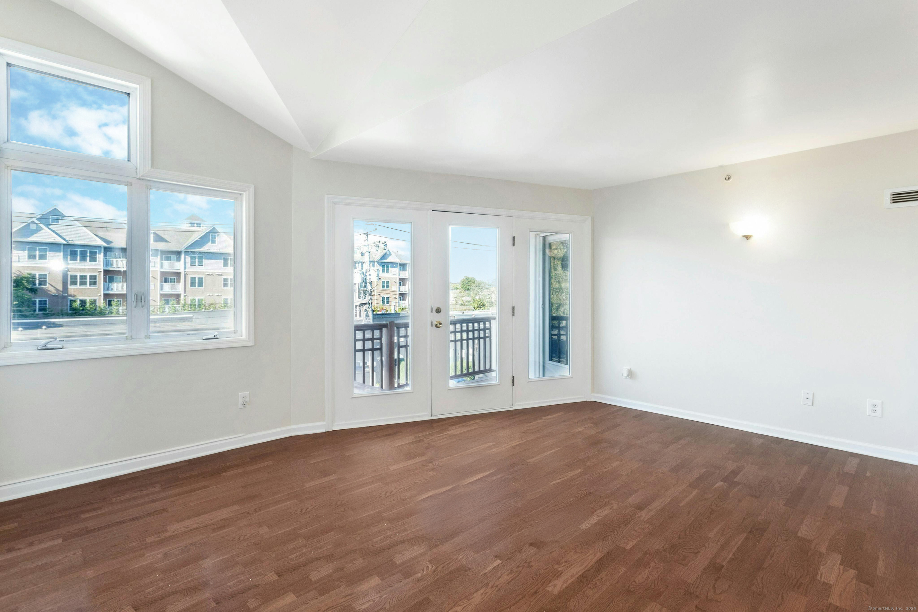 Property Photo:  3250 Fairfield Avenue Apt 334  CT 06605 